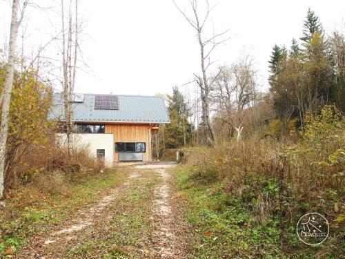 Ecogîte autonome en pleine forêt à La Chapelle en Vercors