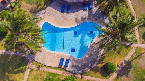 Bazén v ubytování Doric Cottages Diani nebo v jeho okolí