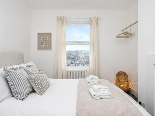 Stunning Victorian Home Longer Stays Sea View - Pass the Keys photo 1