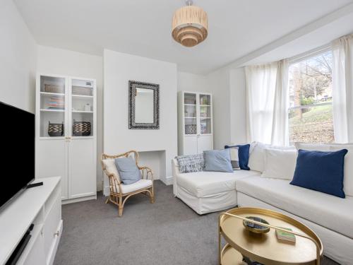 Stunning Victorian Home Longer Stays Sea View - Pass the Keys photo 6