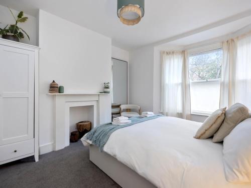 Stunning Victorian Home Longer Stays Sea View - Pass the Keys photo 20