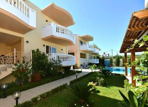 Bazén v ubytovaní Golden Rose Suites alebo v jeho blízkosti