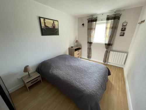 Posteľ alebo postele v izbe v ubytovaní Appartement tout confort, à 200m de la plage avec parking privé et piscine - FR-1-723-64