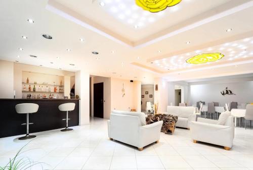 Ruang duduk di Golden Rose Suites