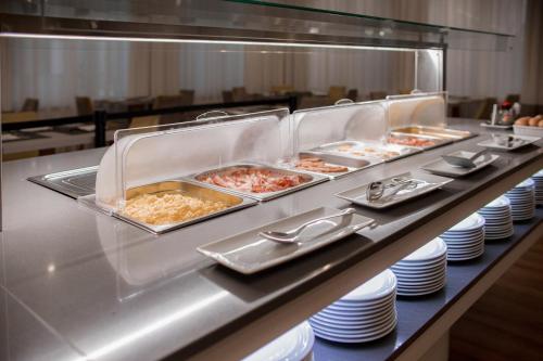Comida no hotel ou em algum lugar perto