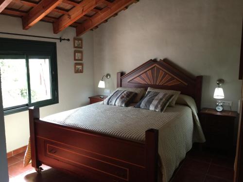 A bed or beds in a room at Casa Rural Aldea Chica