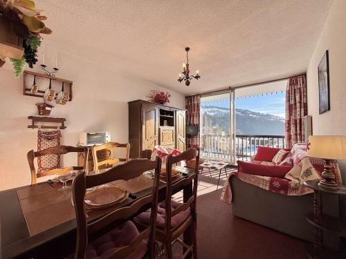 Photo de la galerie de l'établissement Studio cosy à Notre-Dame-de-Bellecombe, idéal pour 4 pers. avec balcon, piscine & parking - FR-1-595-29, à Notre-Dame-de-Bellecombe