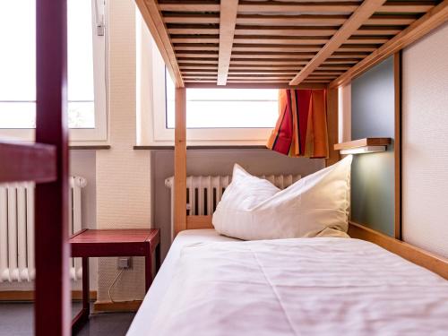 Postel nebo postele na pokoji v ubytování Jugendherberge Waldeck am Edersee