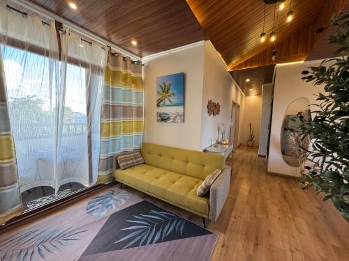 Stylish 2bedroom retreat with Pool & near Grand Baie