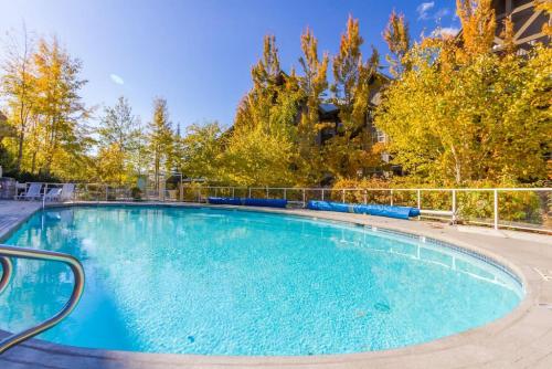 Φωτογραφία από το άλμπουμ του The Aspens 2BR, Upper Village, Sleeps 5, Pool, Hot Tub & Gym σε Γουίσλερ