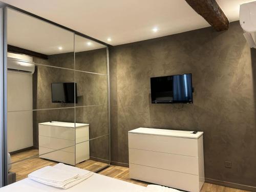 TV/trung tâm giải trí tại Leonardo Duplex Apartment