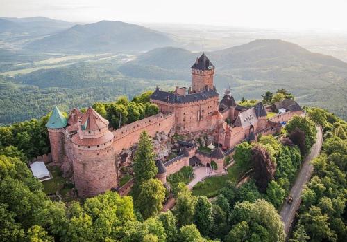 an aerial view of a castle in the hills at Chambre Kayalvizhi in Vendenheim