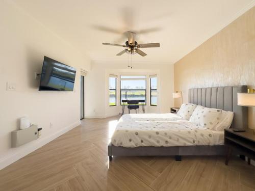 a bedroom with a bed and a ceiling fan at Golfer's Dream! Beautiful Condo At Kelly Greens in Fort Myers