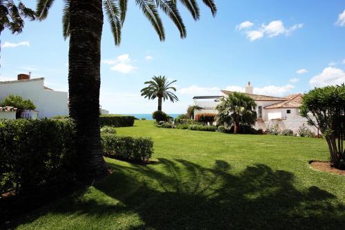 Beachfront townhouse with spectacular seaview