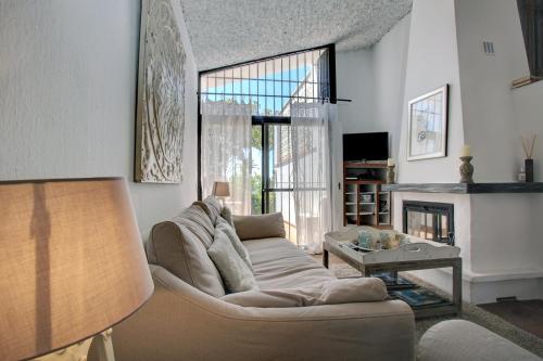 Beachfront townhouse with spectacular seaview