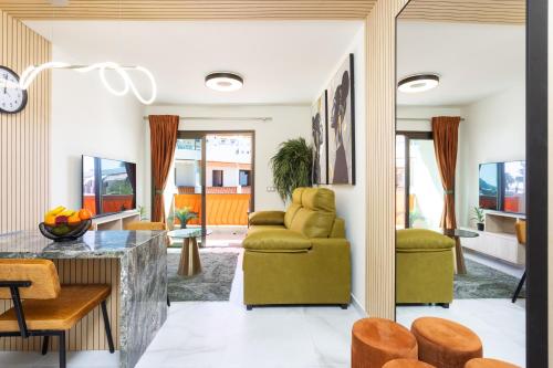 Sublime sea view frontline in Las Vistas