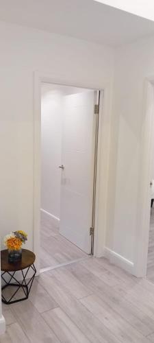 Φωτογραφία από το άλμπουμ του Modern One Bedroom Flat with Private Back Garden σε Norwood