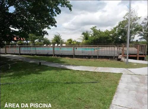 a park with a fence and a grass field at Refúgio em Barreirinhas Chalé in Barreirinhas