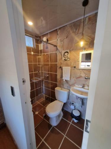 a bathroom with a toilet and a sink at Hospedaje El Encanto in Zipaquirá