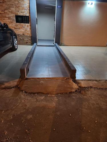 an empty parking lot with a bench in a parking garage at Grand Appartement de 2 chambres - Résidence Sabyra in Cocody