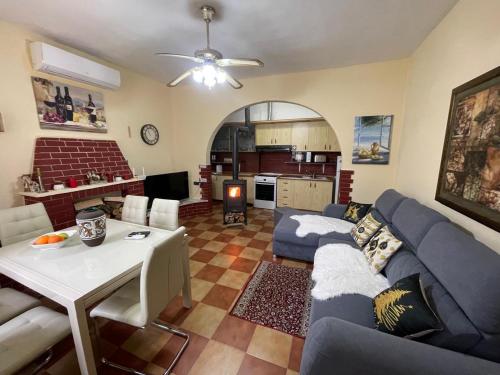 Fishta Villa and Apartments