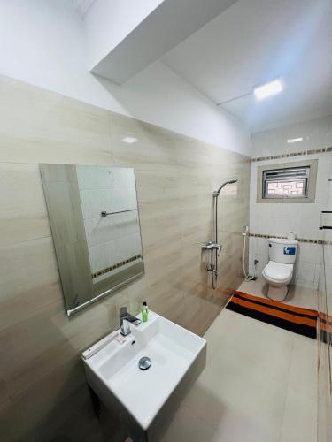 a bathroom with a sink and a toilet at Ocean Beauty Guest House in Negombo