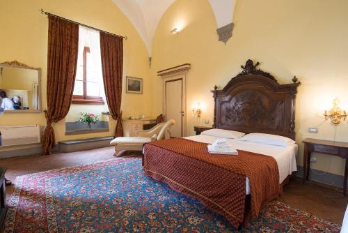 a bedroom with a large bed in a room at Villa Il Fedino in San Casciano in Val di Pesa