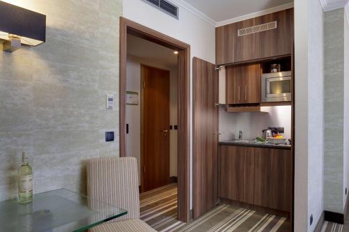 Η κουζίνα ή μικρή κουζίνα στο Best Western Plus Hotel Böttcherhof