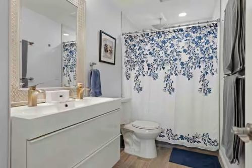 Ένα μπάνιο στο Adventure Awaits! Heated Pool and Pet-Friendly - Casa Coronado - Roelens