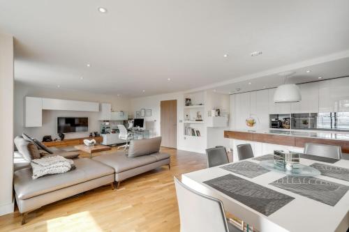 a kitchen and living room with a couch and a table at Luxury 3-BR near Tower Bridge Family & Business Ready in London