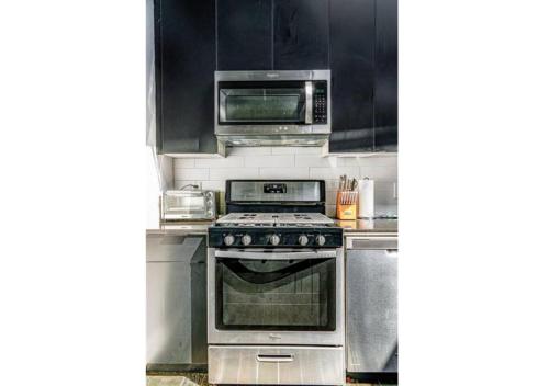 Una cocina o zona de cocina en The Havana Lofts