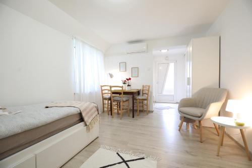 Apartment Mir