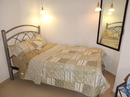 a bedroom with a bed and a mirror at Departamento Inteligente en Colonia Cerrada Vigilancia 7X24 in Monterrey
