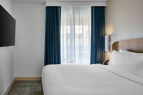 a bedroom with a large bed and a window at Element Atlanta Perimeter Center in Atlanta