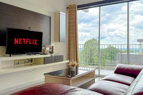 a living room with a tv and a large window at Relaxing 3BR Family Home near Zoo with Netflix WiFi in Tupai