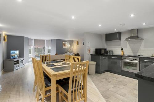 Gallery image of High Hopes, Harbour Location with Sea Views in Brixham