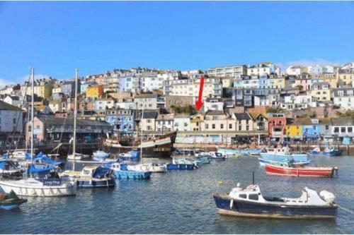 Gallery image of High Hopes, Harbour Location with Sea Views in Brixham