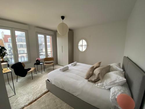 a bedroom with a bed and a table and chairs at New Apartment Disneyland Paris Panoramic view 8 PAX, 2 parking in Serris