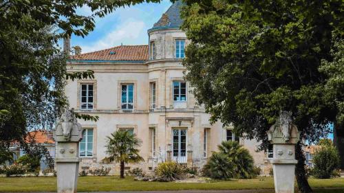 Zahrada ubytování Gîte l'Orée des Buis, Piscine privatisable