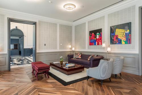 a living room with a couch and a table at Maison Albar - Amoure in Braga