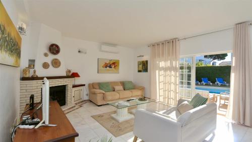 Villa Den, private pool villa, Sleeps 6 adults and 2 children, CD 304 - Cleverdetails