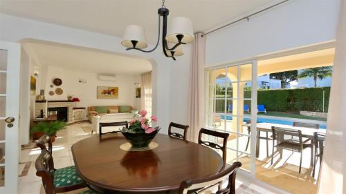 Villa Den, private pool villa, Sleeps 6 adults and 2 children, CD 304 - Cleverdetails