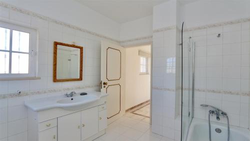 Villa Den, private pool villa, Sleeps 6 adults and 2 children, CD 304 - Cleverdetails