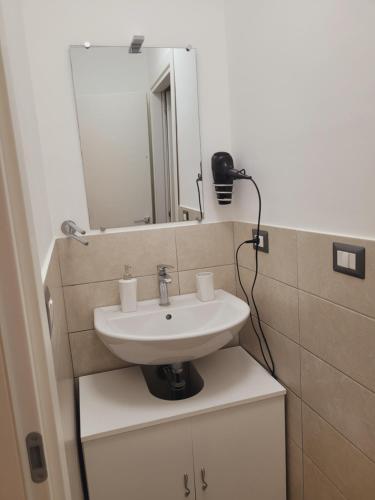 a bathroom with a sink and a mirror at HOUSE AIRPORT Catania 2 in CTA