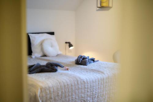 a bedroom with a bed with two stuffed animals on it at Villa Cecha B&b &Wellness in Ostend