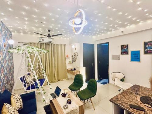 Fotografie z fotogalerie ubytování Enchanted- Luxury Studio Apartment v destinaci Noida