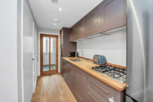 Η κουζίνα ή μικρή κουζίνα στο 7D Albert St - sleeps 4 guests with parking on request