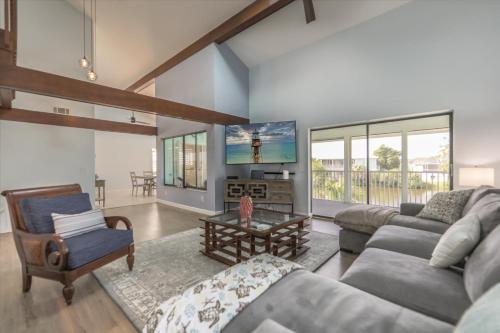 a living room with a couch and a tv at Sunshine Lagoon in Sanibel