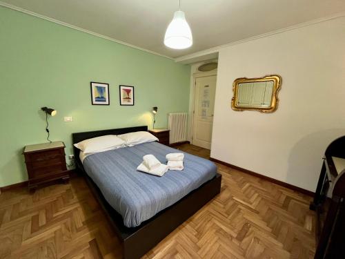 Apartment in Santa Chiara, The Heart of Naples