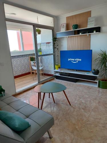 Kemudahan pingpong di Sea View Apartment - 5 Min Walk to Gibraltar atau berdekatan